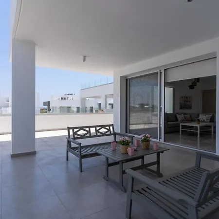 Harmonia 2-br In Livadia Apartment