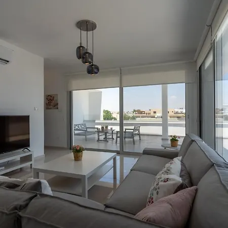 Harmonia 2-br In Livadia Apartment *